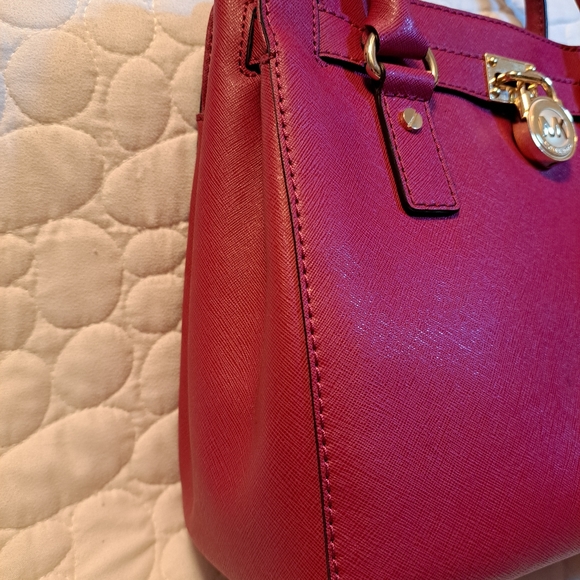 Michael Kors Lock and Key Hamilton Bag - Picture 4 of 14